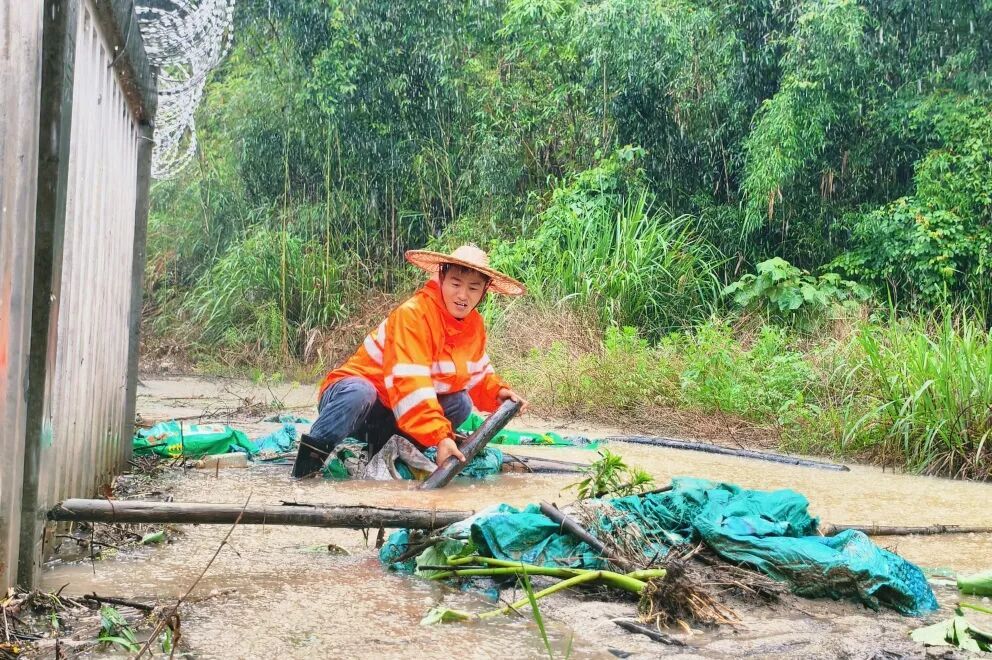 暴雨来袭,铁路人这样应对! 暴雨来袭,铁路人这样应对!