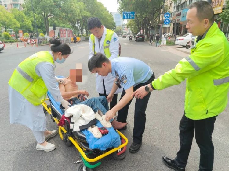 0秒出警!报警电话还没打完,民警已到现场 0秒出警!报警电话还没打完,民警已到现场