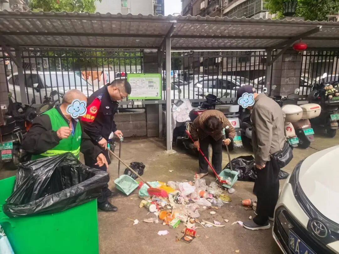 “找到了！”垃圾堆里传来好消息……