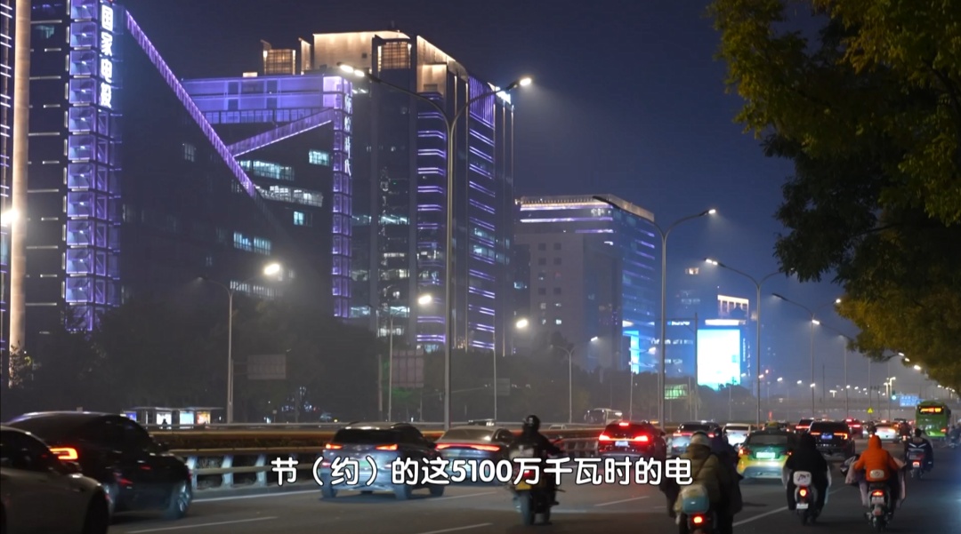 北京三十多万盏路灯开启“换装”！