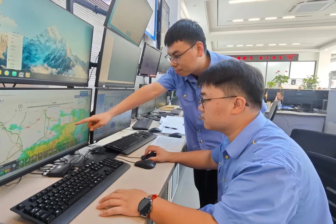暴雨来袭,铁路人这样应对! 暴雨来袭,铁路人这样应对!