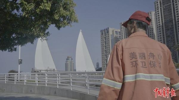 六旬环卫工11次跳海救人：自学心肺复苏 报酬分文不取