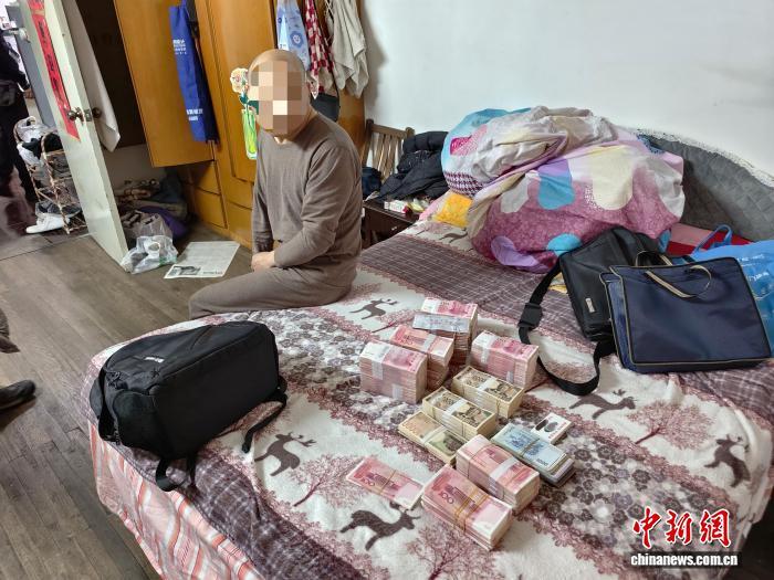 上海警方侦破非法汇兑案 400余名老人成犯罪“工具人” 上海警方侦破非法汇兑案 400余名老人成犯罪“工具人”