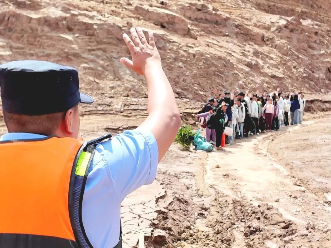 一条连民警都心惊的江,是108个孩子的必经路! 一条连民警都心惊的江,是108个孩子的必经路!