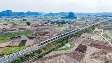 1至4月全国铁路发送旅客15.55亿人次 1至4月全国铁路发送旅客15.55亿人次