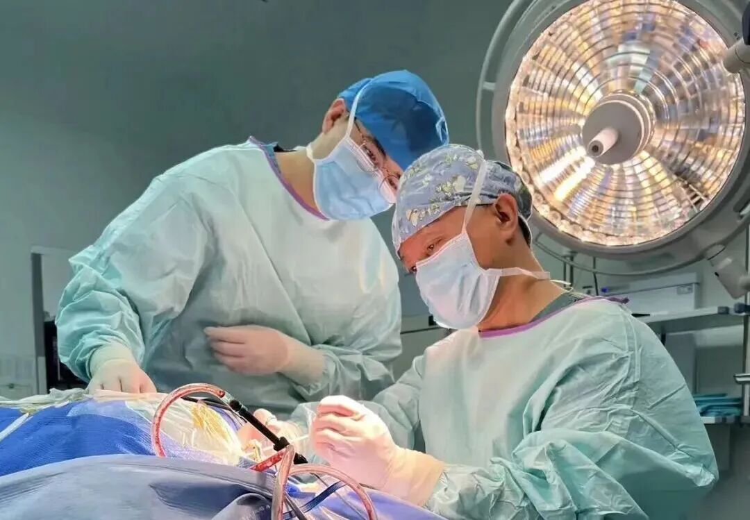 “吃什么都是甜的”，20岁小伙突然味觉失灵、走路发飘，竟是脑袋里埋了颗“炸弹”