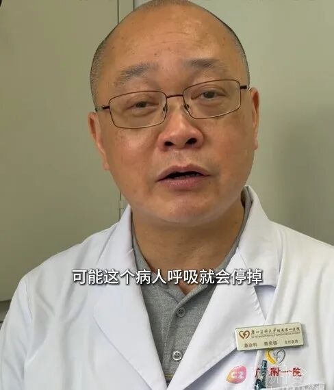 14岁男生被蛇咬后淡定上课，看黑板模糊以为是近视