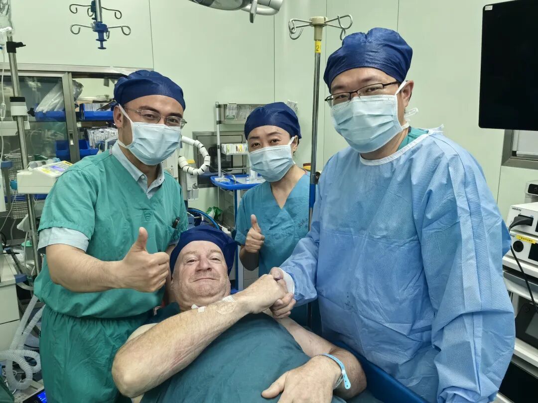 “中国医院成了旅游打卡目的地”，外国博主都在晒：看牙医、做眼科检查、中医理疗