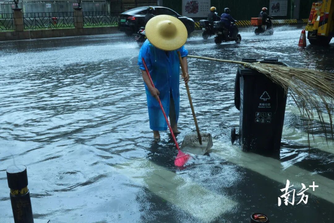 疯狂“倒水”,注意防范!广东多地遇水浸,这雨为何这么猛? 疯狂“倒水”,注意防范!广东多地遇水浸,这雨为何这么猛?