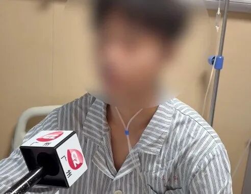 14岁男生被蛇咬后淡定上课，看黑板模糊以为是近视