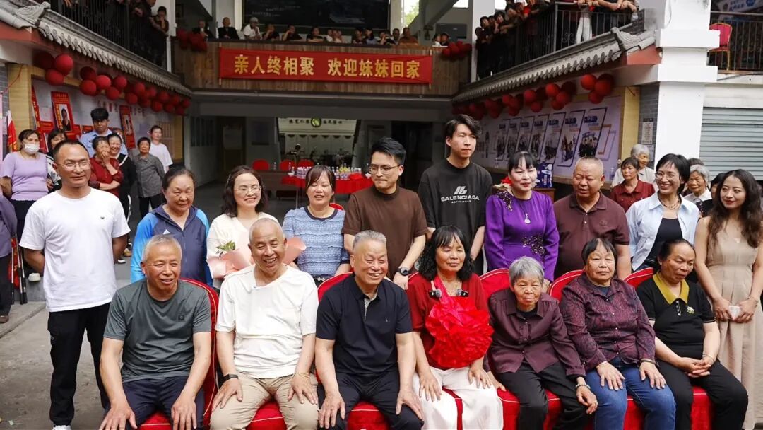 经常偶遇的“面熟”大姐竟是亲姐姐！64岁女子寻亲成功，大半辈子和亲人们同住一片区域