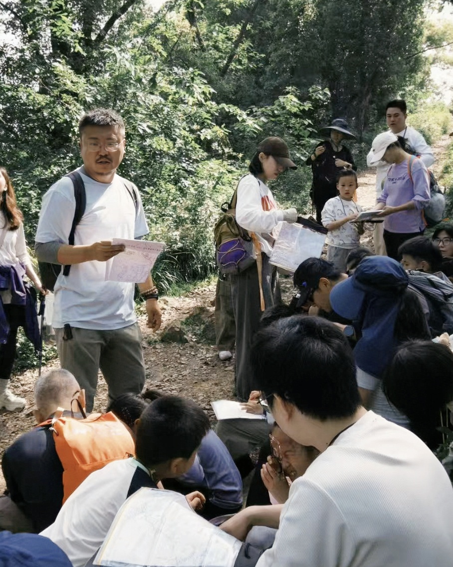 武汉爸爸带娃爬山6年，一年爬50多座，班主任：孩子主动要求运动会跑1500米