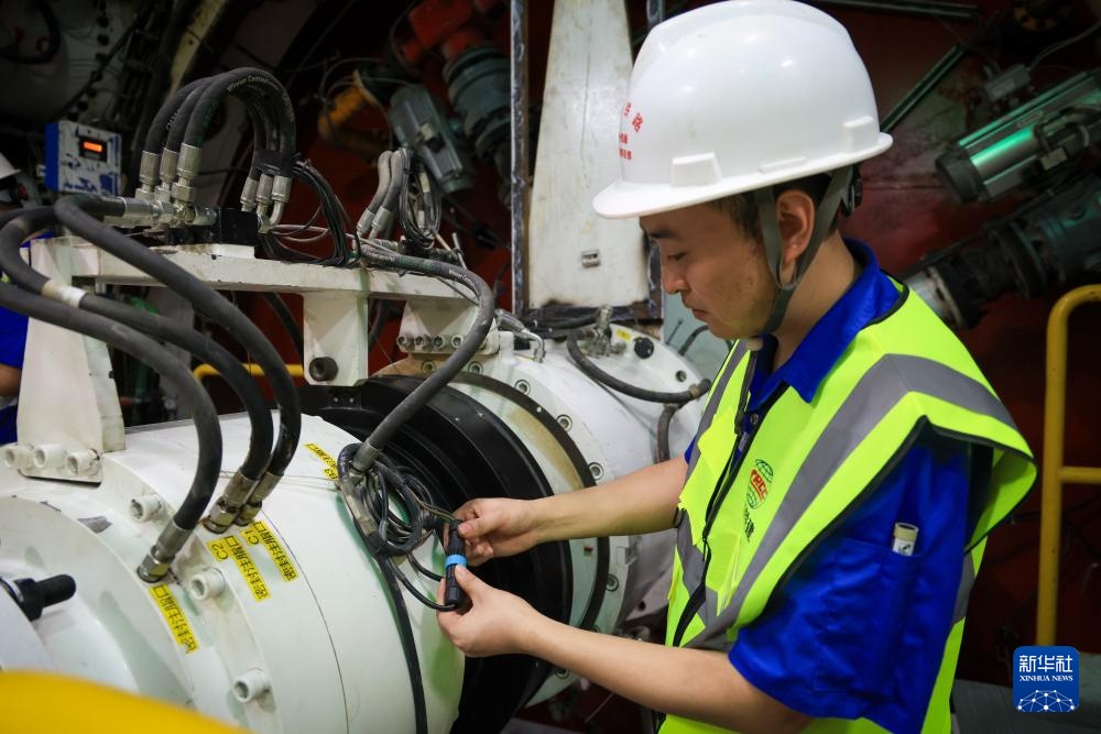 深汕铁路深圳龙岗隧道超大直径盾构机启动掘进 深汕铁路深圳龙岗隧道超大直径盾构机启动掘进