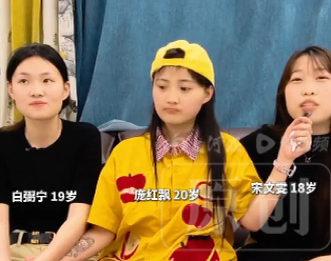 河南濮阳女子暴雨中坠井命悬一线,头部一度被淹没,3名过路女子施救后离去 河南濮阳女子暴雨中坠井命悬一线,头部一度被淹没,3名过路女子施救后离去