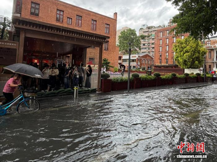 广东持续强降雨 水利系统提前转移群众1300余人