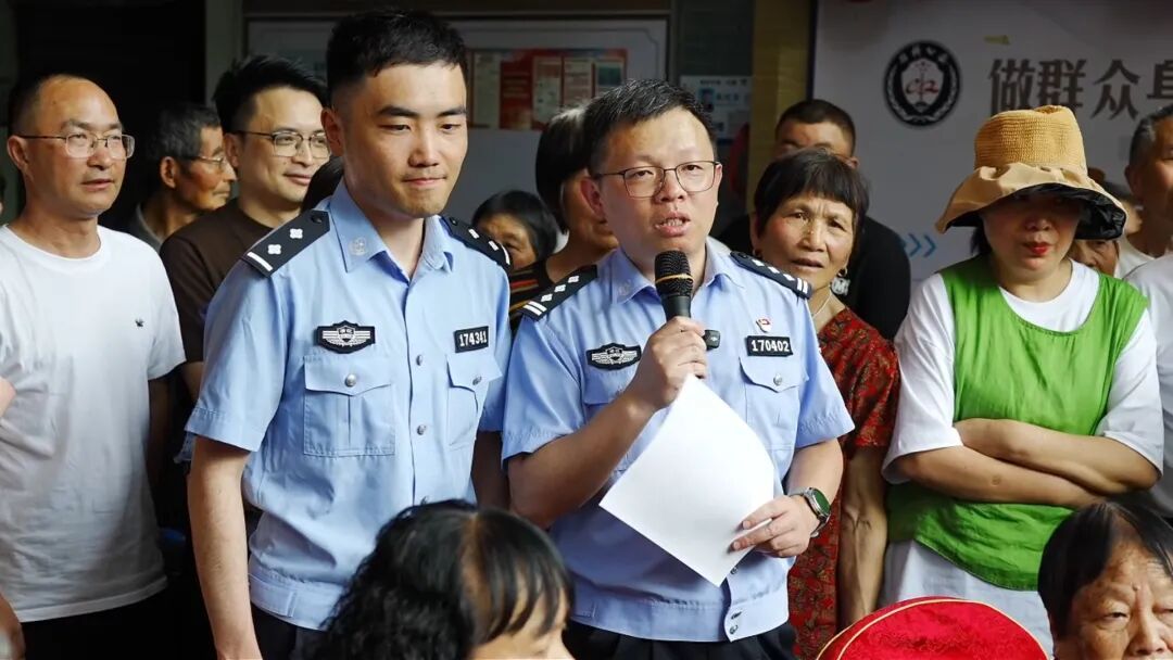 浙江台州64岁女子自幼被抱养，在大街上偶遇面熟大姐，竟是自己亲姐......