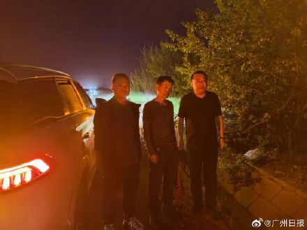民警在货车爆炸前徒手拽出被困司机，又重返险境阻断了一场可能炸掉半条路的事故！