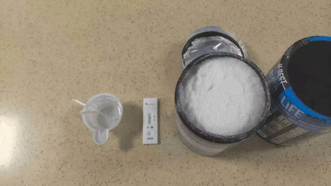 深圳邮局海关在对一转运货物开箱查验时，查获氯胺酮（俗称“K粉”），共计1500克