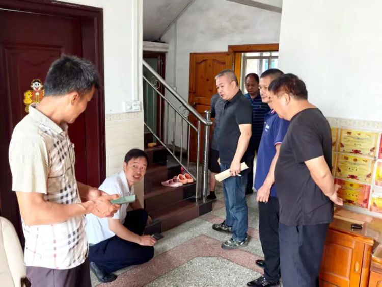柳州一居民家地面“发烧”超60℃，地下无热水管、电线经过，原因出人意料