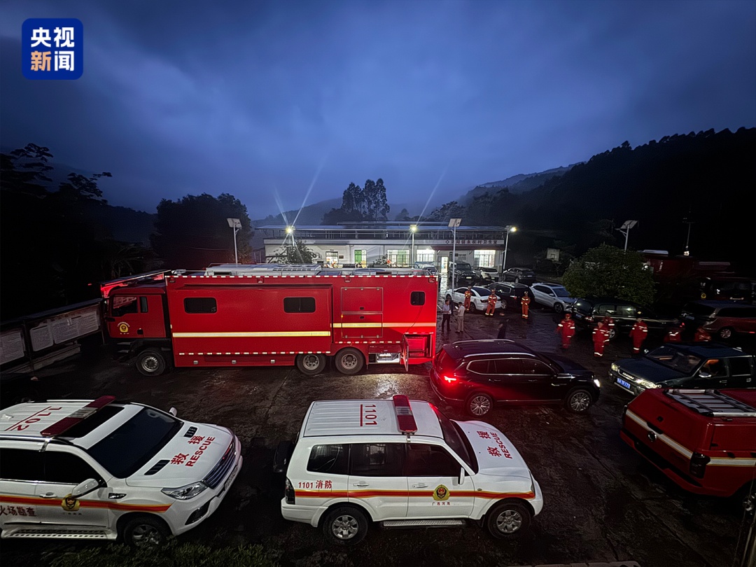 1人死亡9人失联!“广西环江一皮卡车坠河”最新通报 1人死亡9人失联!“广西环江一皮卡车坠河”最新通报