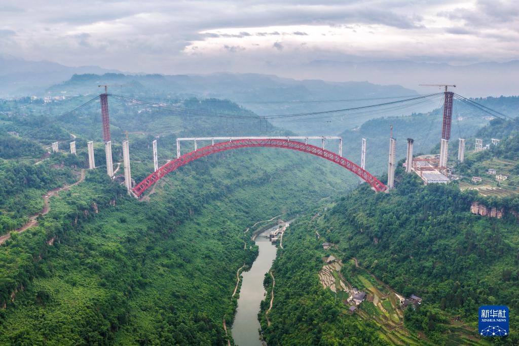 重庆武两高速凤来大溪河特大桥建设稳步推进 重庆武两高速凤来大溪河特大桥建设稳步推进