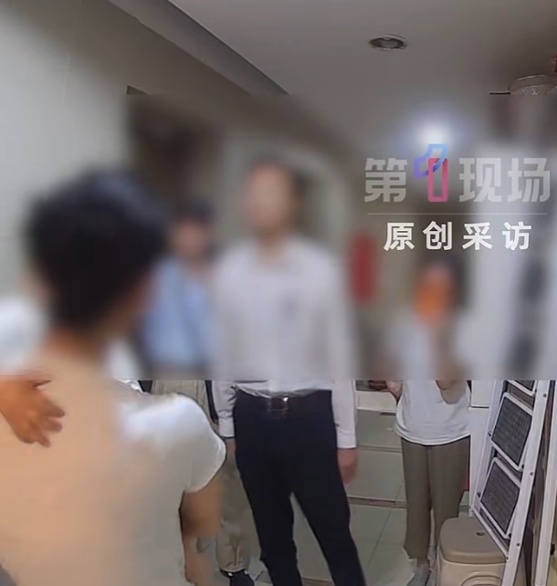 7人蒙面当街抢走2岁幼童，主谋竟是...