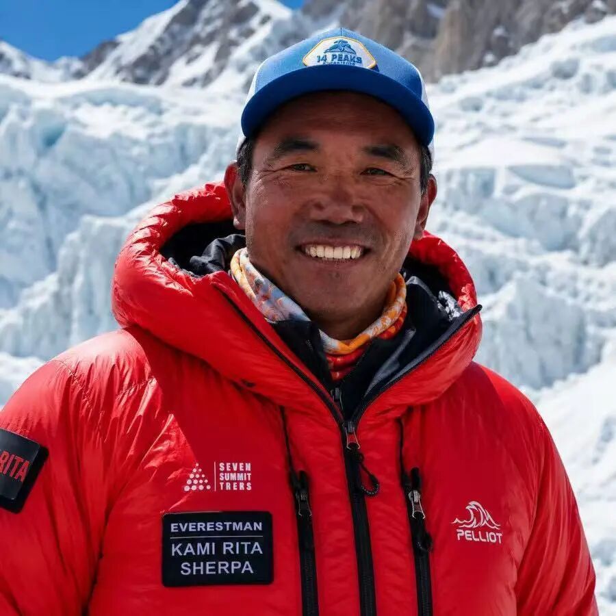 尼泊尔登山者再破世界纪录,56岁凯米第32次登顶珠穆朗玛峰,1994年系其首次登顶珠峰 尼泊尔登山者再破世界纪录,56岁凯米第32次登顶珠穆朗玛峰,1994年系其首次登顶珠峰