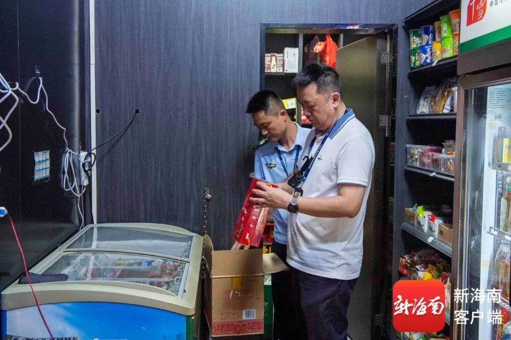 海口11家摊位被查获涉假香烟540包,售价不比真烟便宜…… 海口11家摊位被查获涉假香烟540包,售价不比真烟便宜……