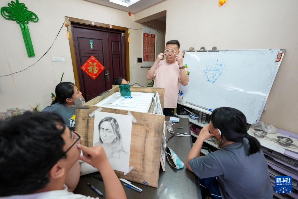 画笔绘希望 肠粉递暖意：听障夫妻把爱循环在太原街头