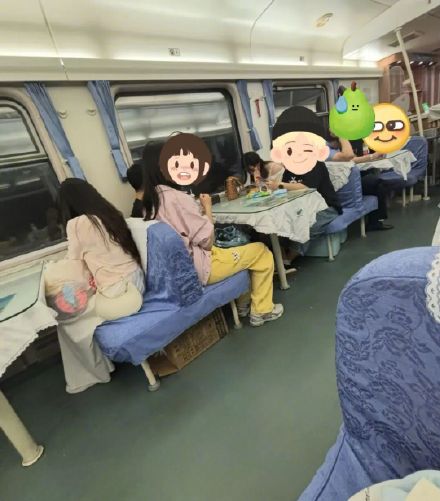 12306回应餐车被占满但无人消费
