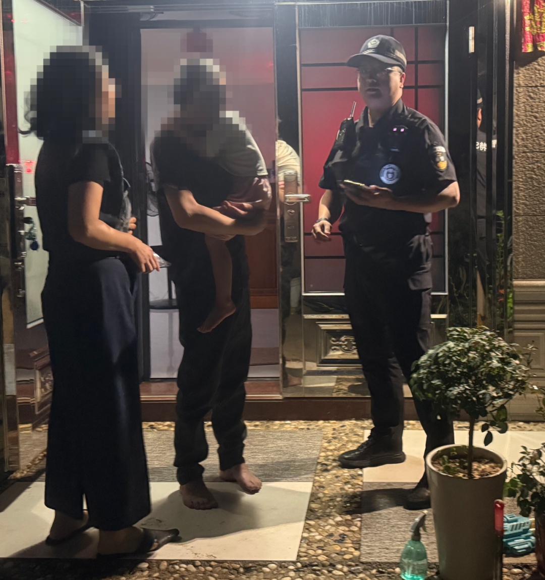 凌晨4点半，厦门一3岁女童独自在街头无助痛哭……所幸路人及时报警