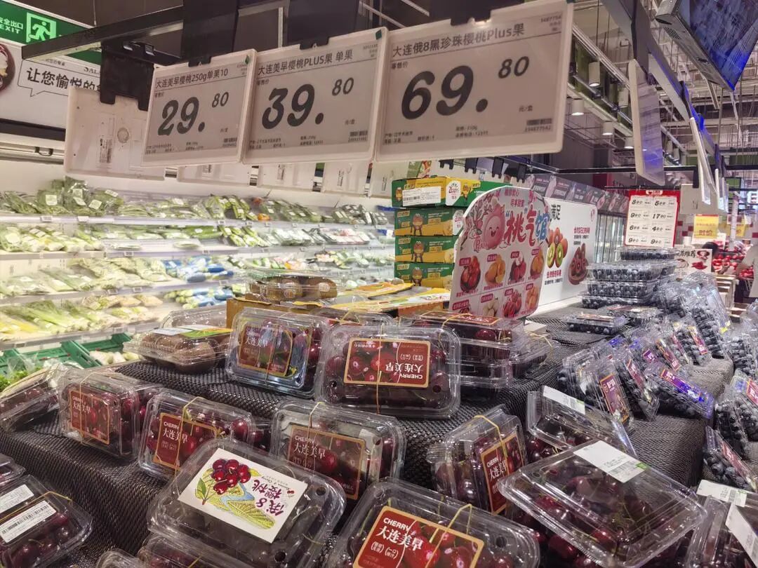 正大量上市！价格相差近20倍，记者实探市场：便宜的7元一斤，贵的69.8元半斤也不愁卖