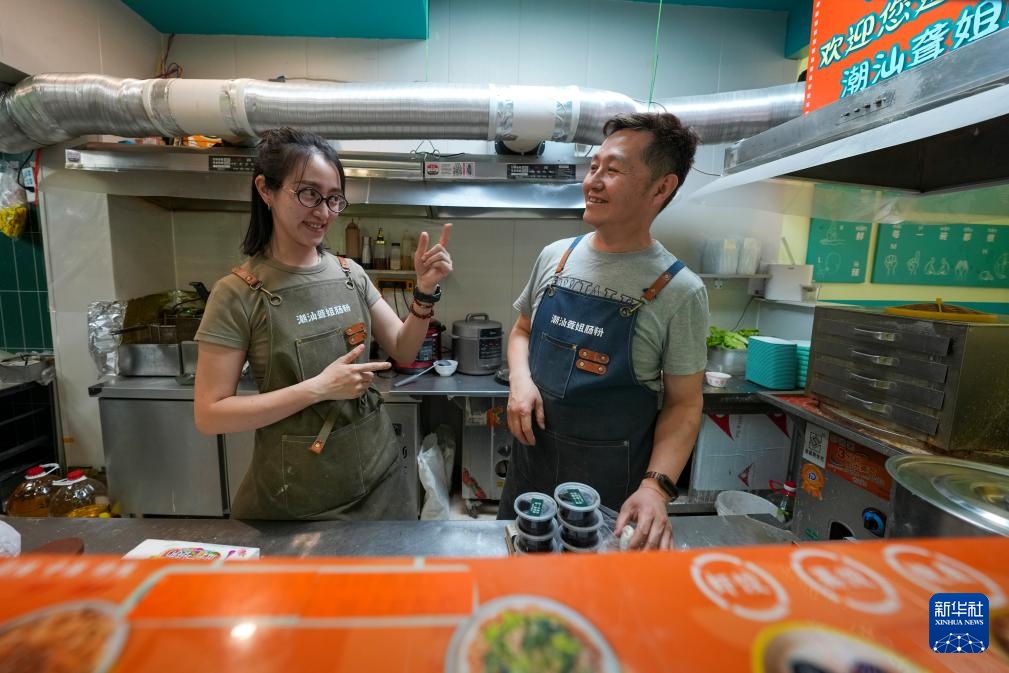 画笔绘希望 肠粉递暖意：听障夫妻把爱循环在太原街头