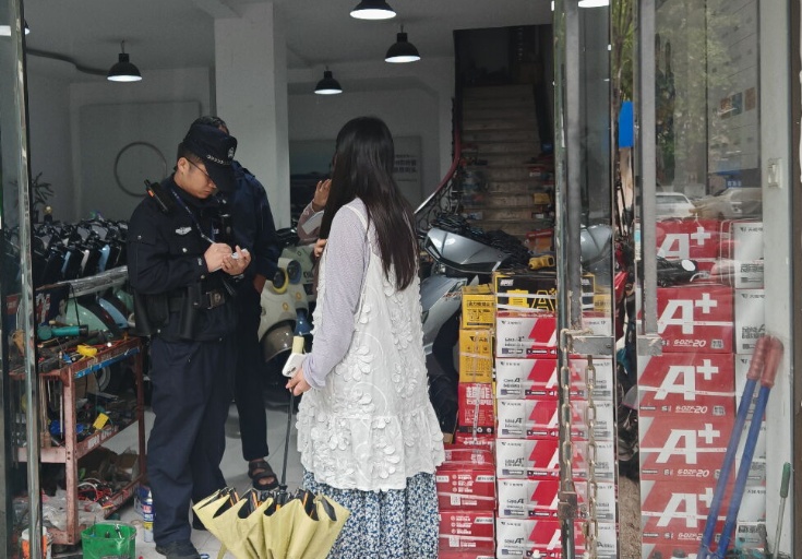 “靠谱，嘎嘎靠谱！”这可能是海宁警方收到过最萌的锦旗！