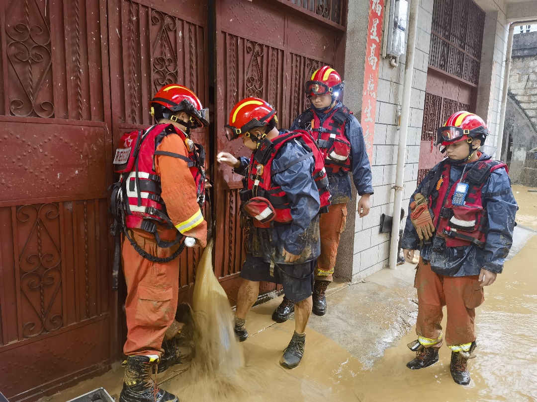 连夜撤离上百人!云南一地遭遇强降雨 连夜撤离上百人!云南一地遭遇强降雨