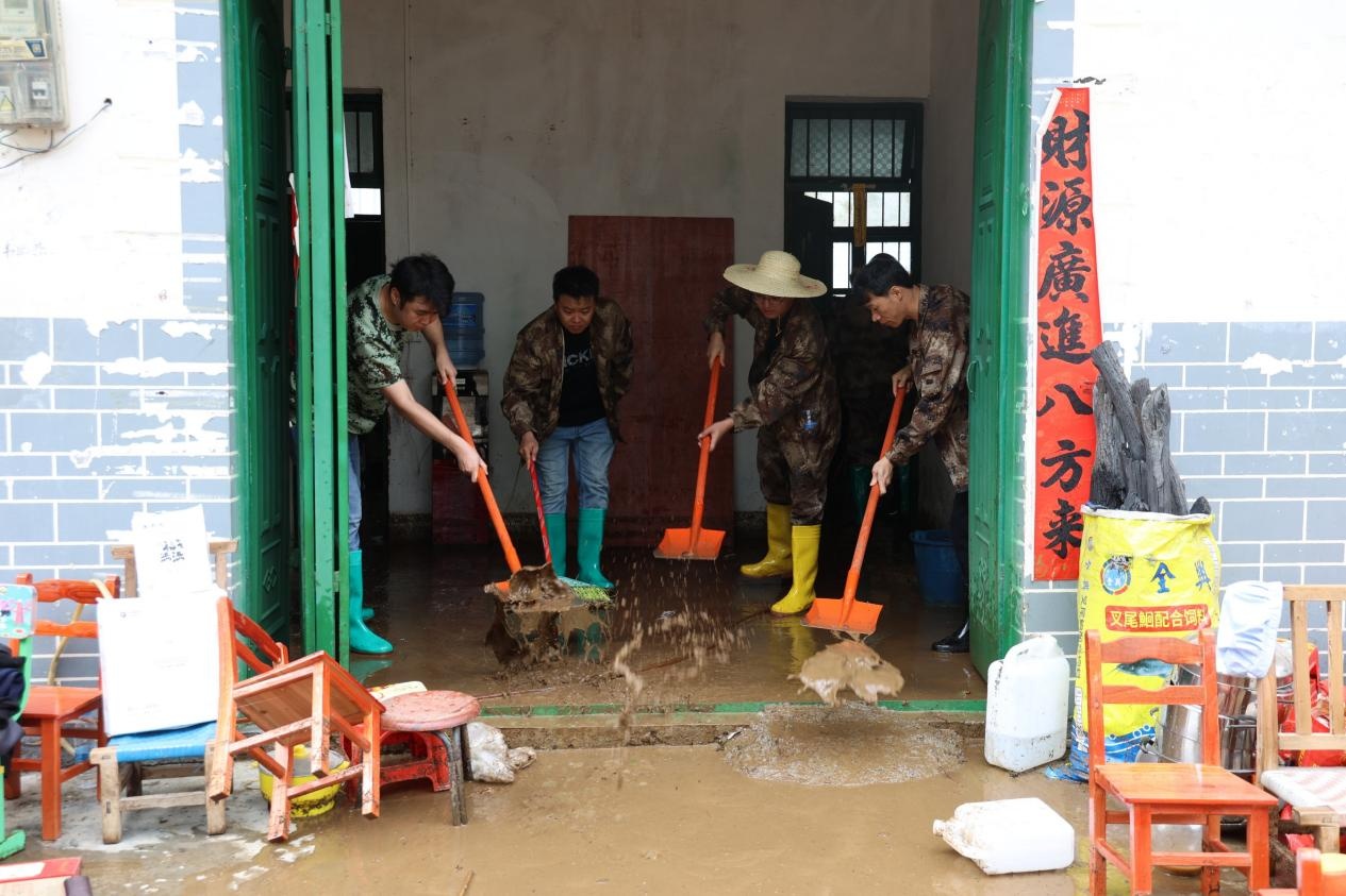黔南多地遭遇强降雨 应急响应升级全力迎战 黔南多地遭遇强降雨 应急响应升级全力迎战