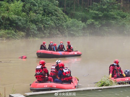 广西车辆坠河6人遇难