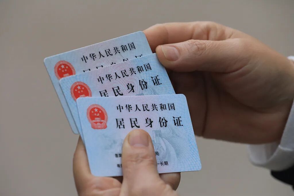 爷叔离家17年回上海后发现自己“已死亡”!妻女拒绝帮他恢复身份!背后隐情浮出水面 爷叔离家17年回上海后发现自己“已死亡”!妻女拒绝帮他恢复身份!背后隐情浮出水面