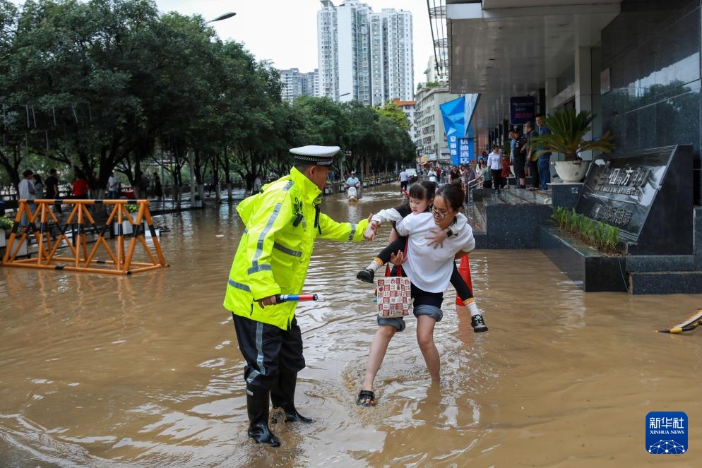 贵州都匀遭遇特大暴雨 贵州都匀遭遇特大暴雨