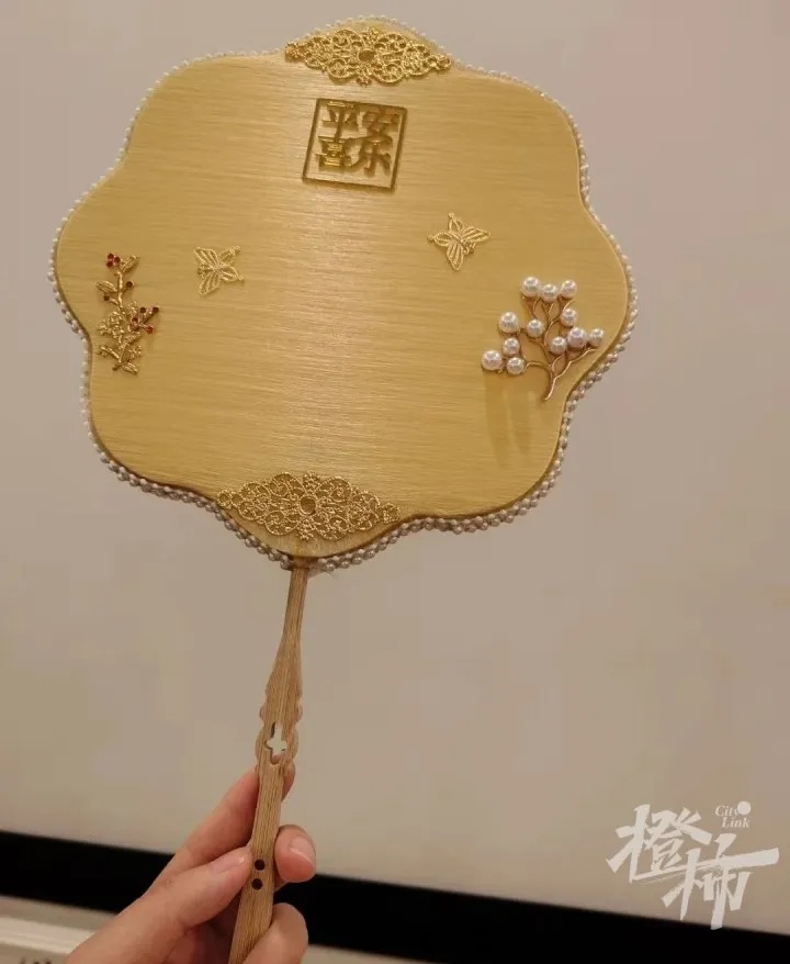 儿子想做床蚕丝被,一家三口网购了1.2万只蚕宝宝!妈妈崩溃:“养蚕养到想报警”…… 儿子想做床蚕丝被,一家三口网购了1.2万只蚕宝宝!妈妈崩溃:“养蚕养到想报警”……