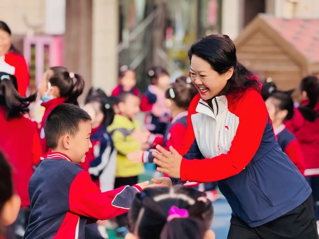 从“职业”到“志业”,她用35年把幼教做成一生信仰 从“职业”到“志业”,她用35年把幼教做成一生信仰