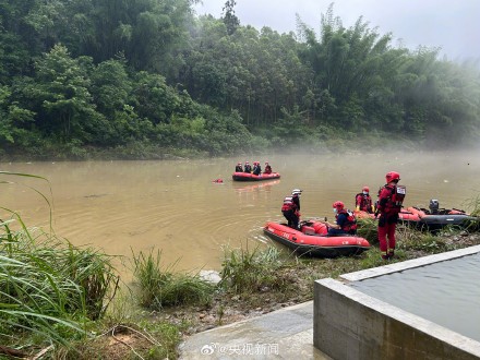 广西车辆坠河6人遇难