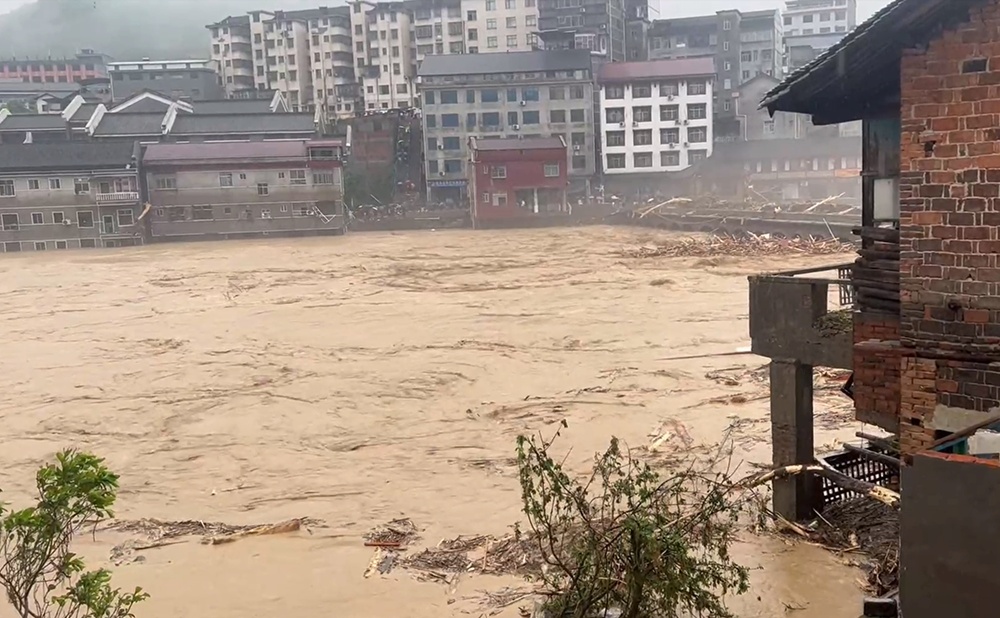 释新闻｜此轮降雨为何贯穿南北，还如此之强？