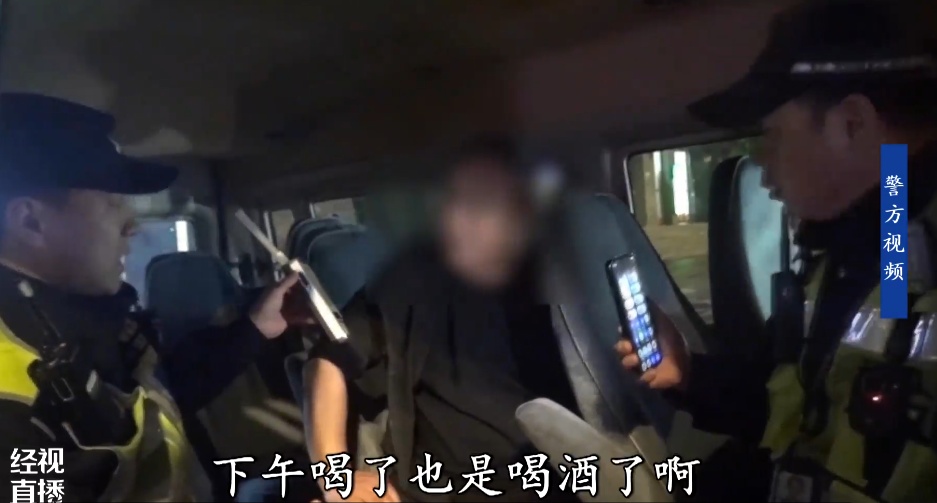 离了谱了!武汉交警凌晨查酒驾,拦下通宵喝酒的的士司机,司机辩称只喝了红牛 离了谱了!武汉交警凌晨查酒驾,拦下通宵喝酒的的士司机,司机辩称只喝了红牛