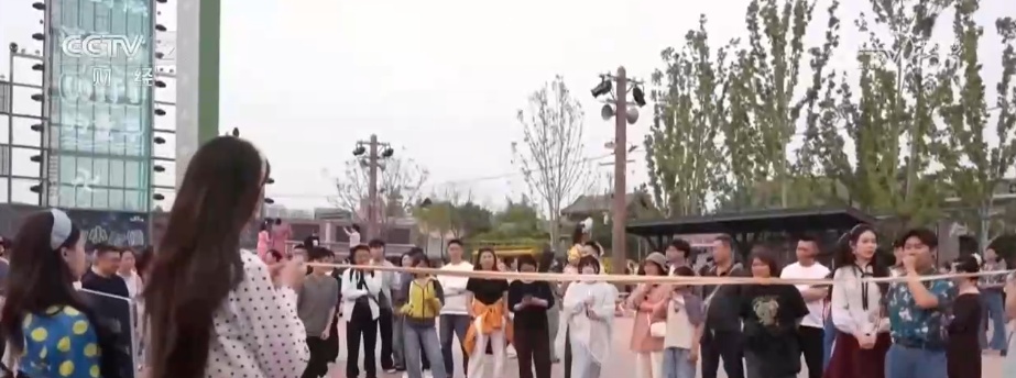 多元供给激发文旅消费新活力 “演艺+旅游”成为“中国旅游日”新亮点 多元供给激发文旅消费新活力 “演艺+旅游”成为“中国旅游日”新亮点
