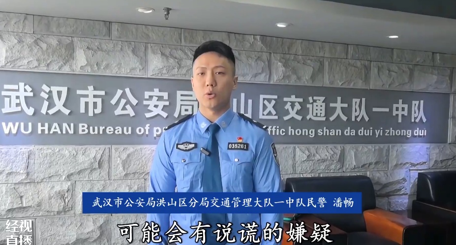 离了谱了!武汉交警凌晨查酒驾,拦下通宵喝酒的的士司机,司机辩称只喝了红牛 离了谱了!武汉交警凌晨查酒驾,拦下通宵喝酒的的士司机,司机辩称只喝了红牛
