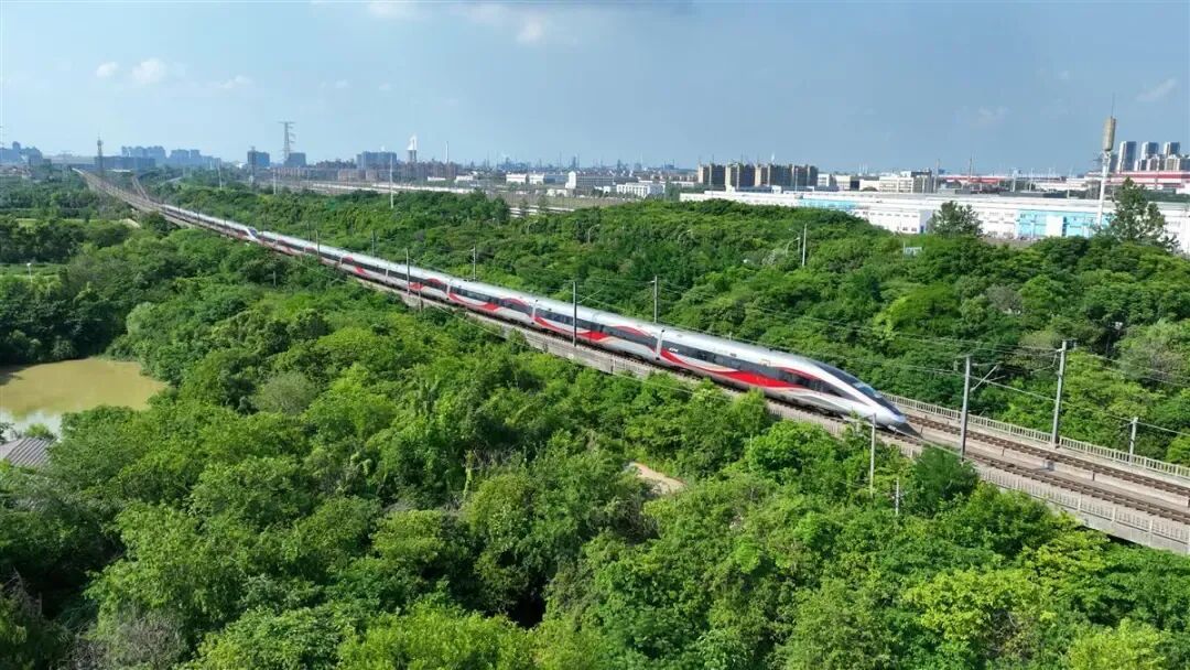 国铁武汉局:受暴雨影响的管内线路运输秩序已基本恢复,停运列车已全部恢复开行 国铁武汉局:受暴雨影响的管内线路运输秩序已基本恢复,停运列车已全部恢复开行