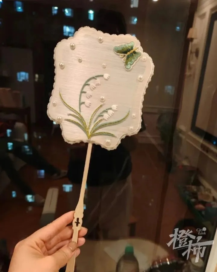 儿子想做床蚕丝被,一家三口网购了1.2万只蚕宝宝!妈妈崩溃:“养蚕养到想报警”…… 儿子想做床蚕丝被,一家三口网购了1.2万只蚕宝宝!妈妈崩溃:“养蚕养到想报警”……