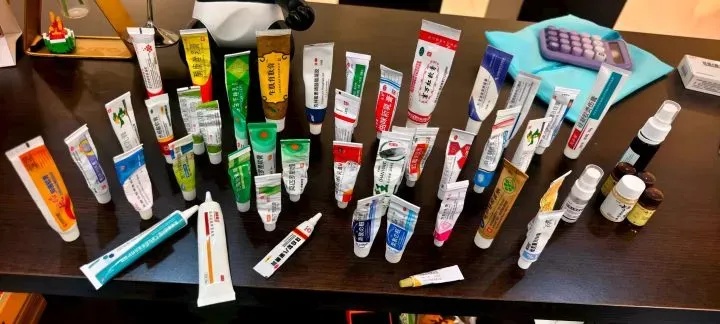 为治一颗痘,浙江女子2个月狂涂几十种药膏,烂出“黑洞”毁了半张脸,或永久毁容 为治一颗痘,浙江女子2个月狂涂几十种药膏,烂出“黑洞”毁了半张脸,或永久毁容