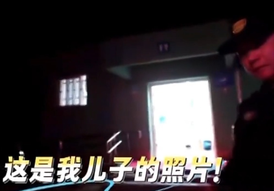 3岁儿子走丢,爸爸急哭!警方调监控:孩子独自穿越40公里,现身上海浦东机场 3岁儿子走丢,爸爸急哭!警方调监控:孩子独自穿越40公里,现身上海浦东机场